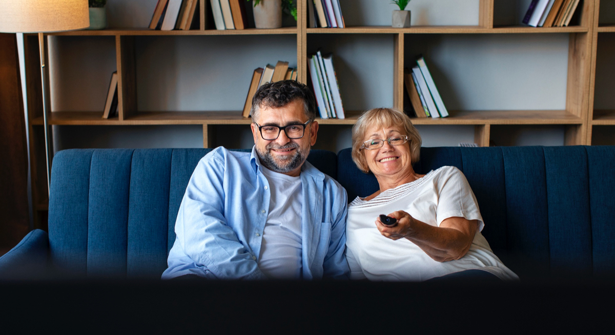 Senioren genießen das Streaming Angebot